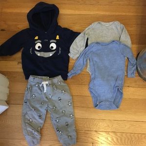 Carter’s 4-piece baby outfit